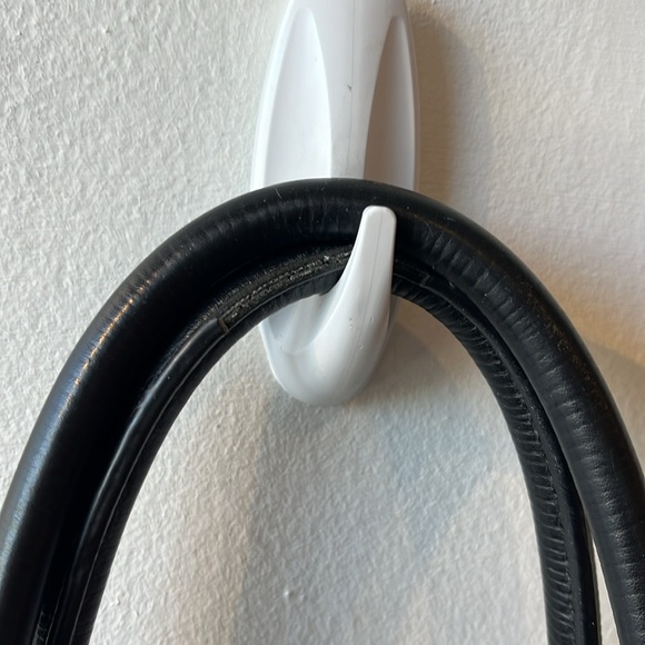 Black Henri Bendel purse - Picture 5 of 7